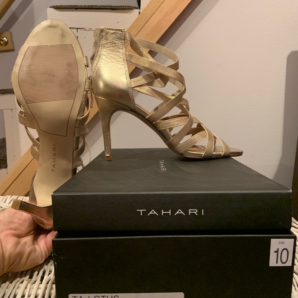 Metallic gold Tahari heels Size 10 - Picture 6 of 8